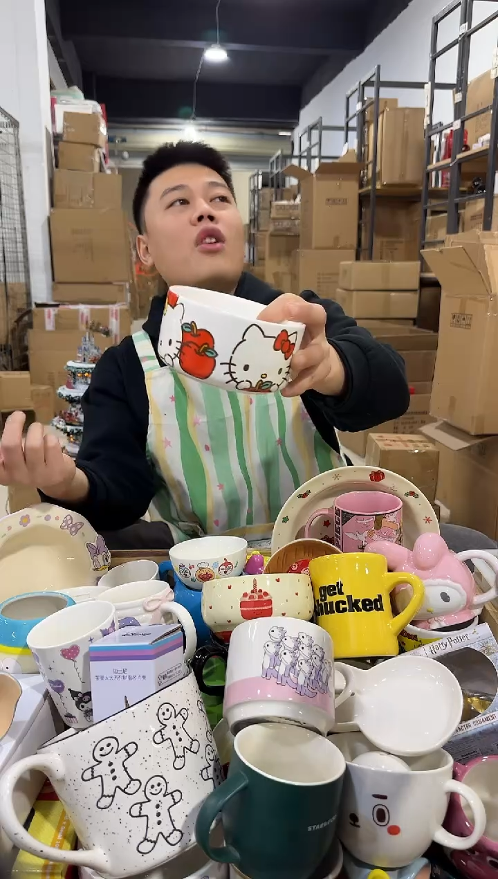 瓷片白色kt猫碗 