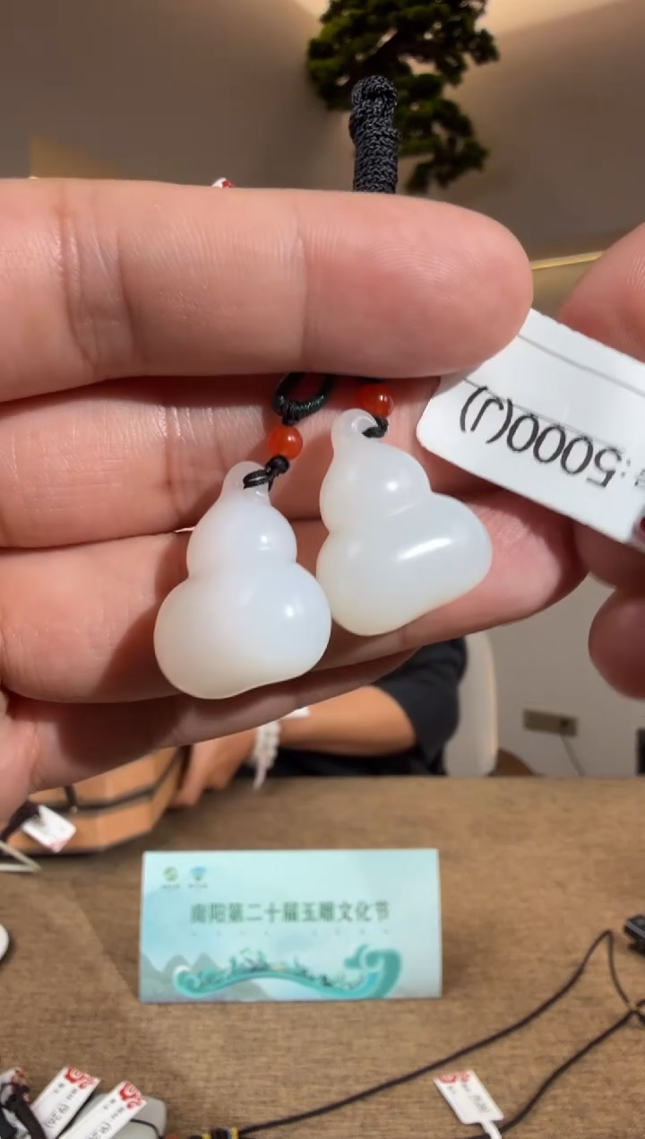 颈饰未镶嵌和田玉J多样性发货发其中一件