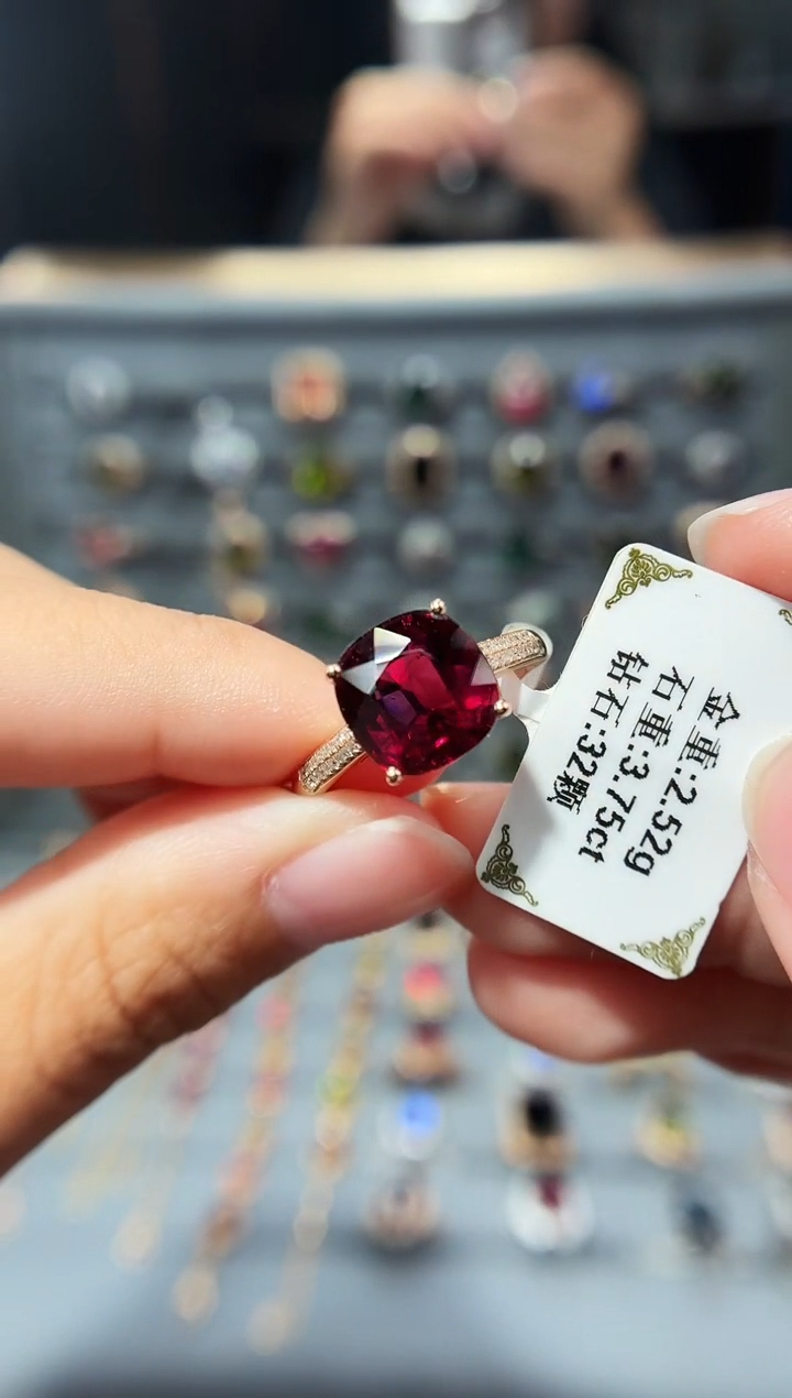 18K金镶嵌戒指碧玺3.75.