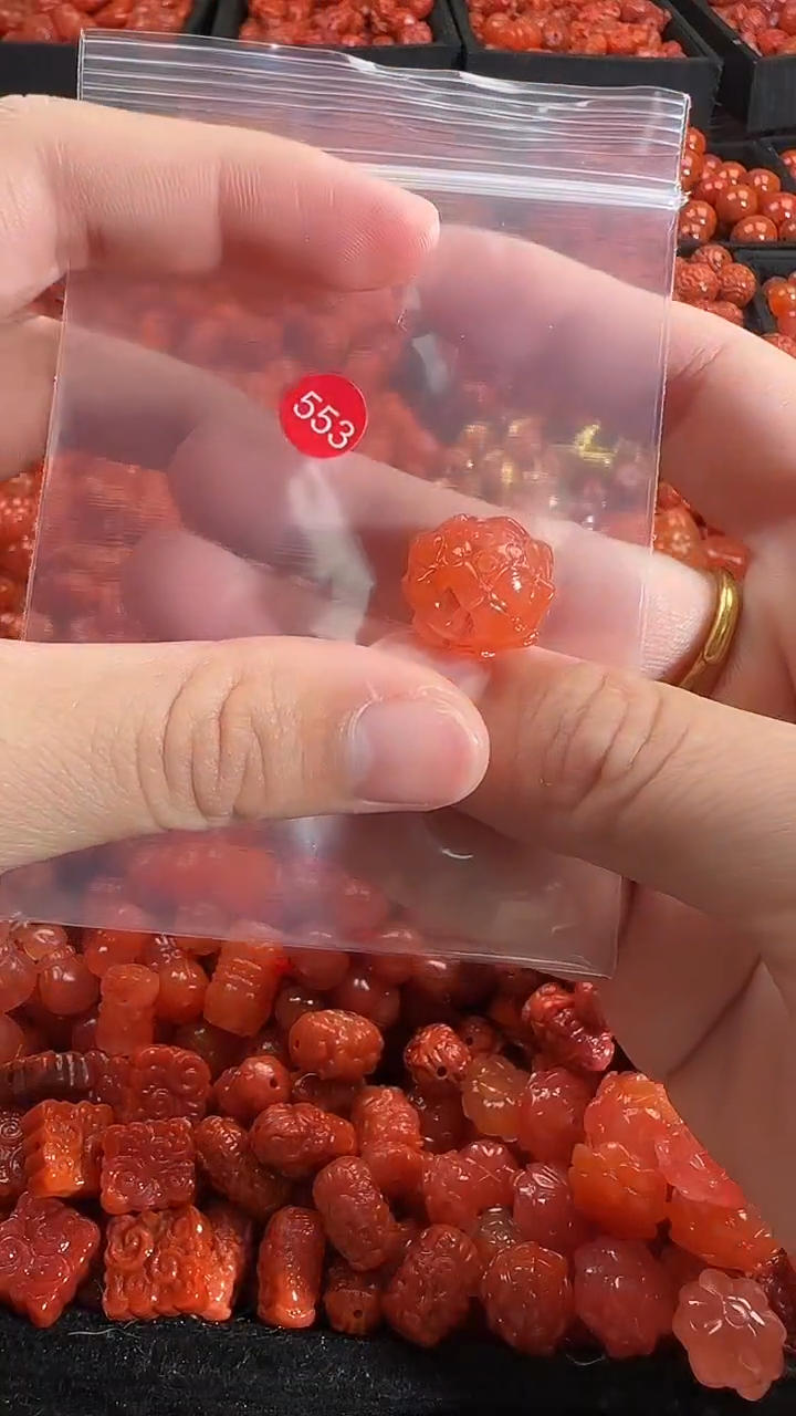 颈饰未镶嵌南红玛瑙1