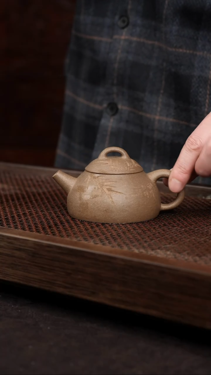 【闪购商品】紫砂茶壶芝麻绿刻绘半瓢