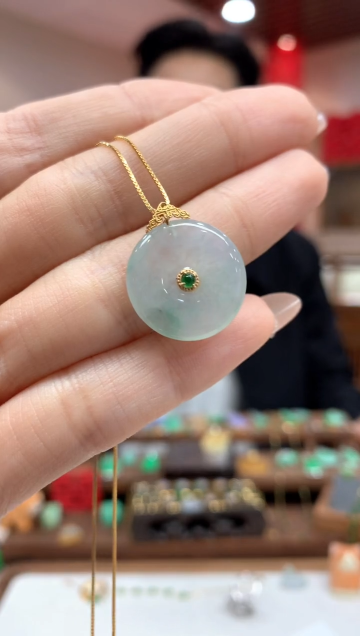 【闪购商品】翡翠吊坠(不含链)18K金镶嵌平安扣