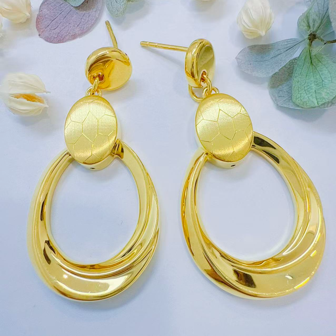 金灵王时尚黄金足金5D无氢工艺扭纹亮面耳饰气质轻奢百搭精致精美