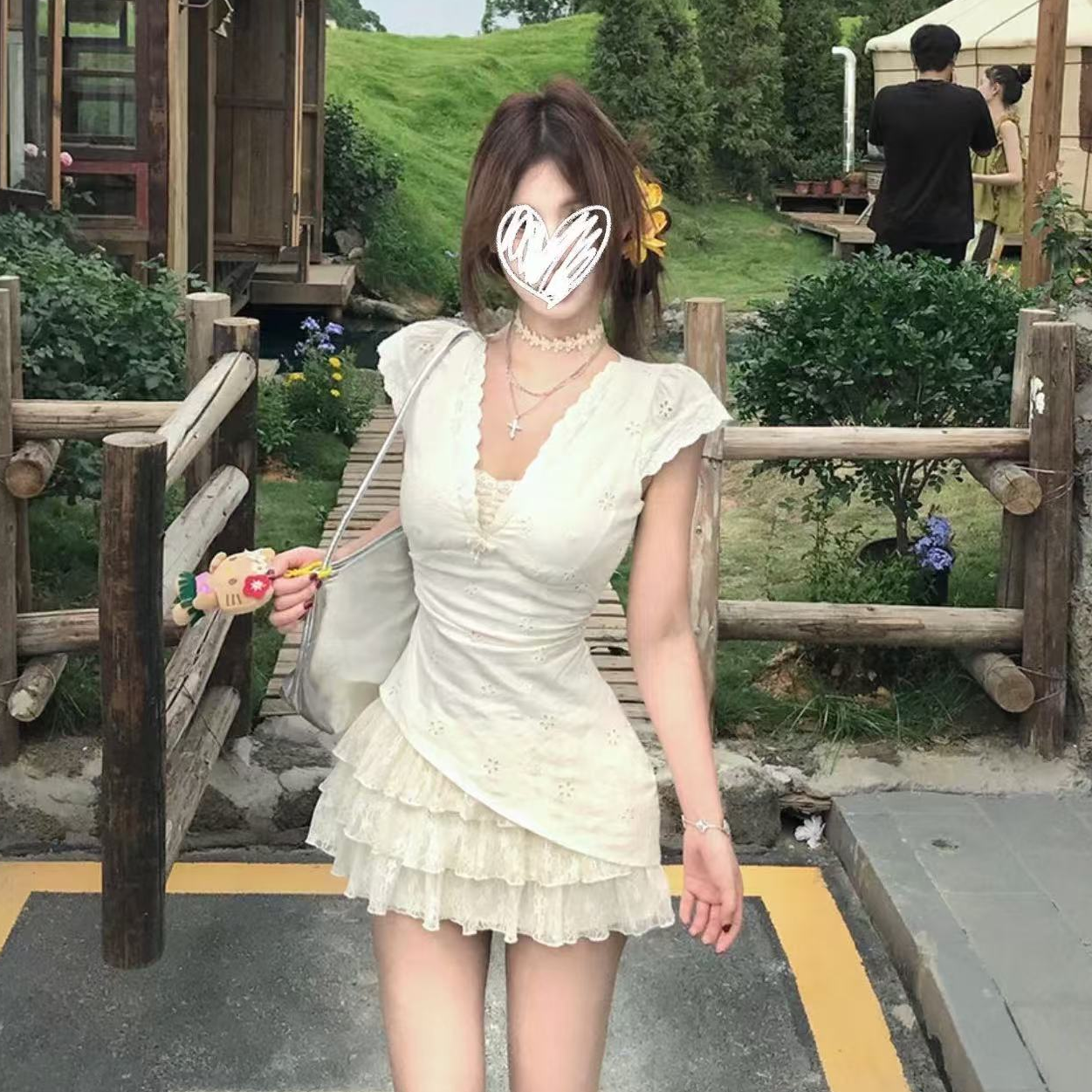 【冷冽魅惑】不规则设计蕾丝纯欲上衣收腰显瘦裙子两件套