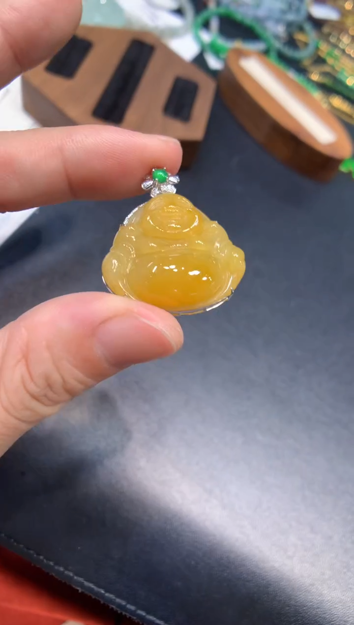 颈饰18K金镶嵌翡翠佛公