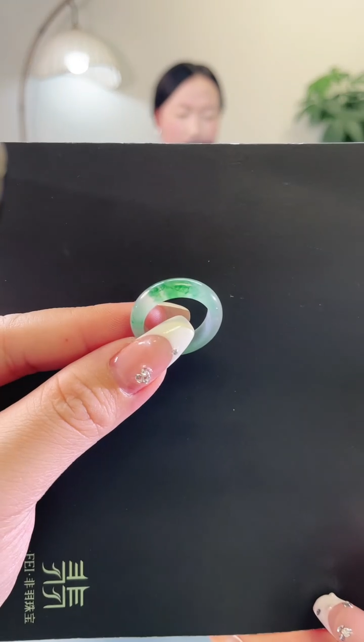 未镶嵌石英质玉戒指玉戒