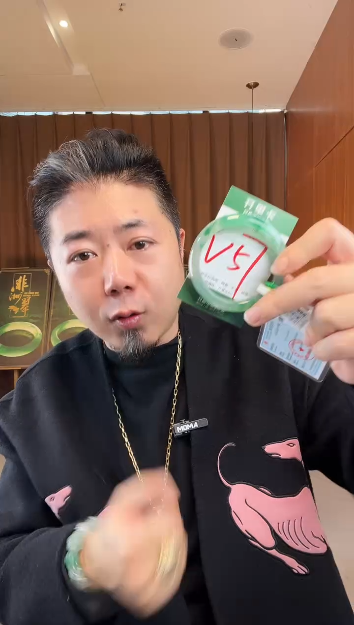 【闪购商品】石英质玉手镯未镶嵌非洲翠