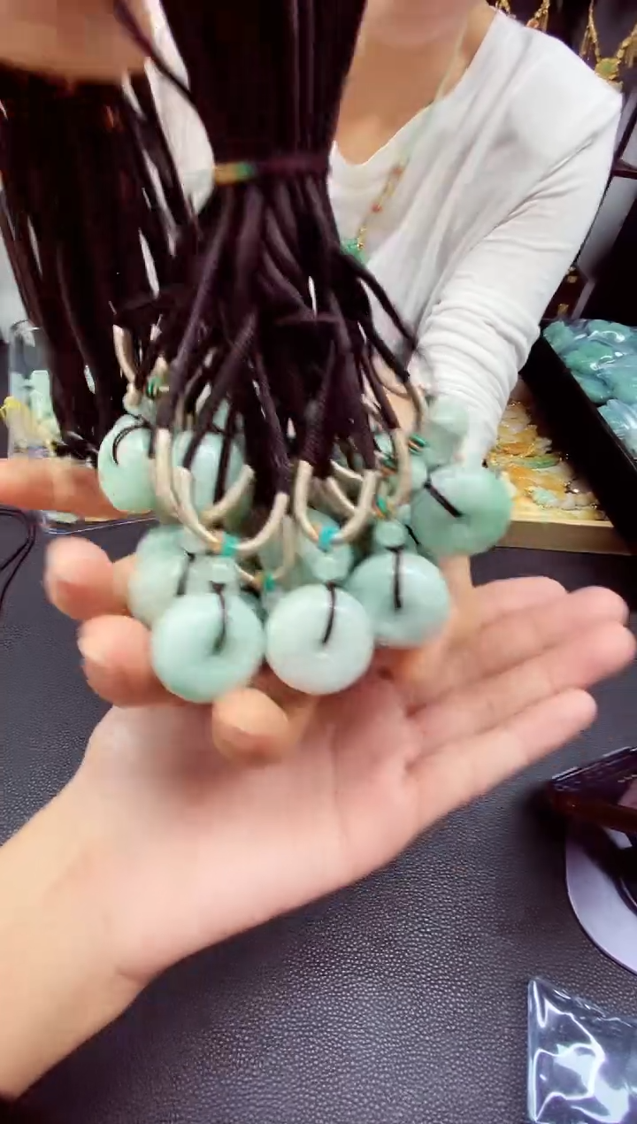 翡翠未镶嵌颈饰翡翠吊坠