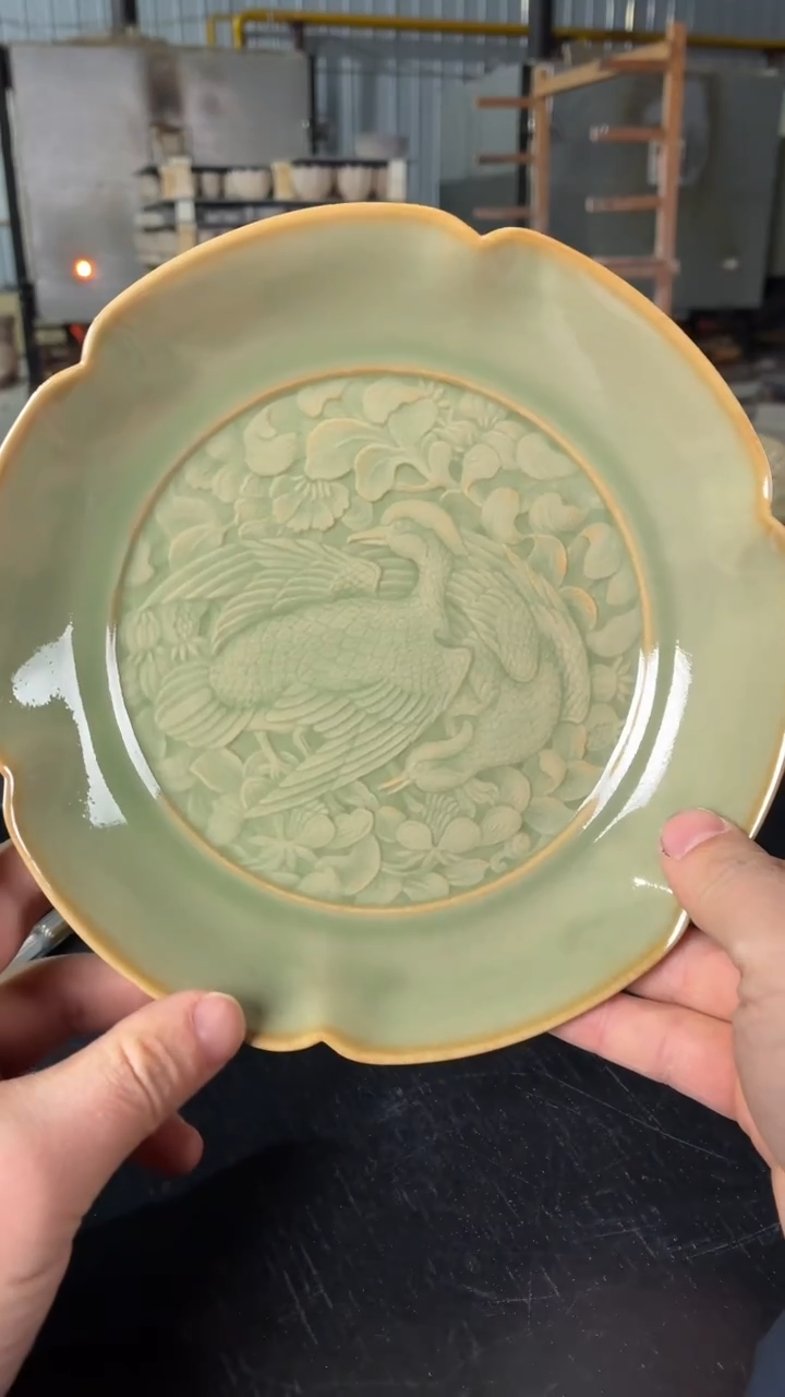 耀州窑仰山鸳鸯盘微瑕