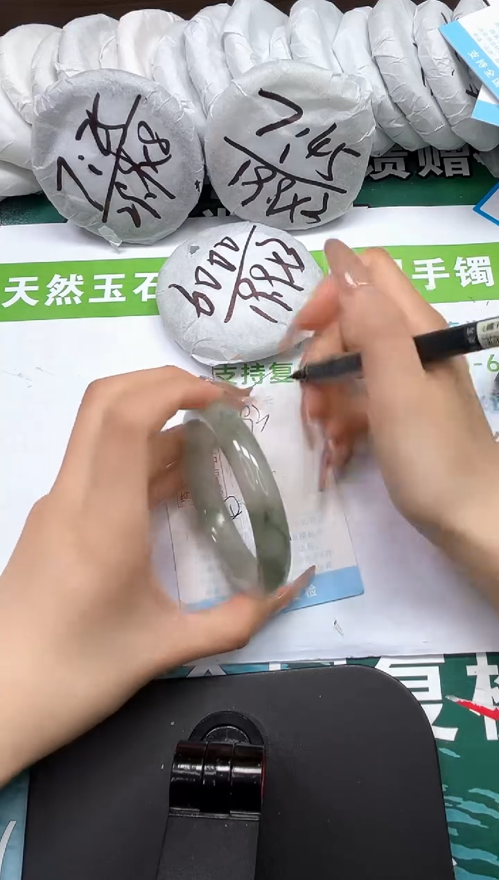 【闪购商品】石英质玉手镯未镶嵌k93-56
