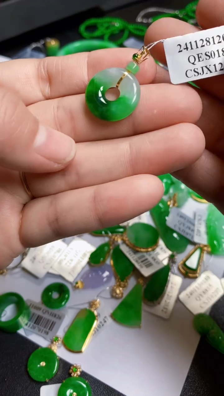 【闪购商品】翡翠颈饰18K金镶嵌吊坠