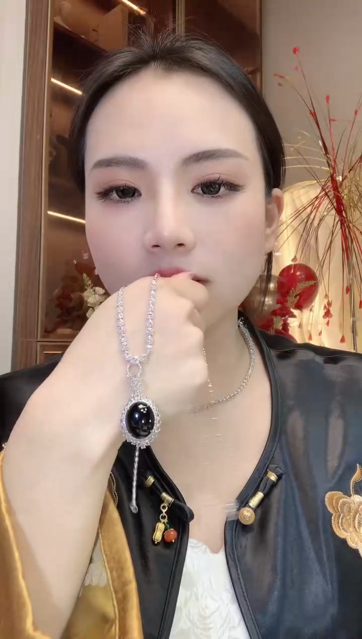 【闪购商品】翡翠吊坠(不含链)18K金镶嵌D65