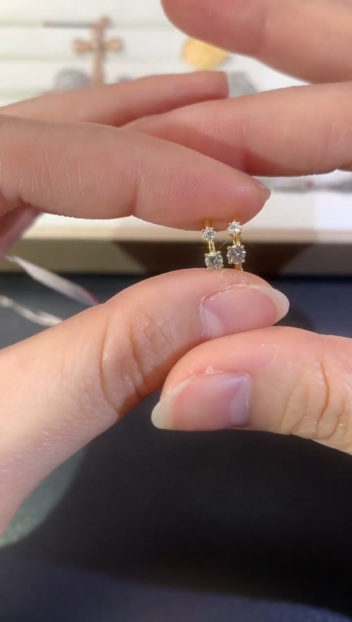 【闪购商品】钻石耳饰18K金镶嵌R97|2580