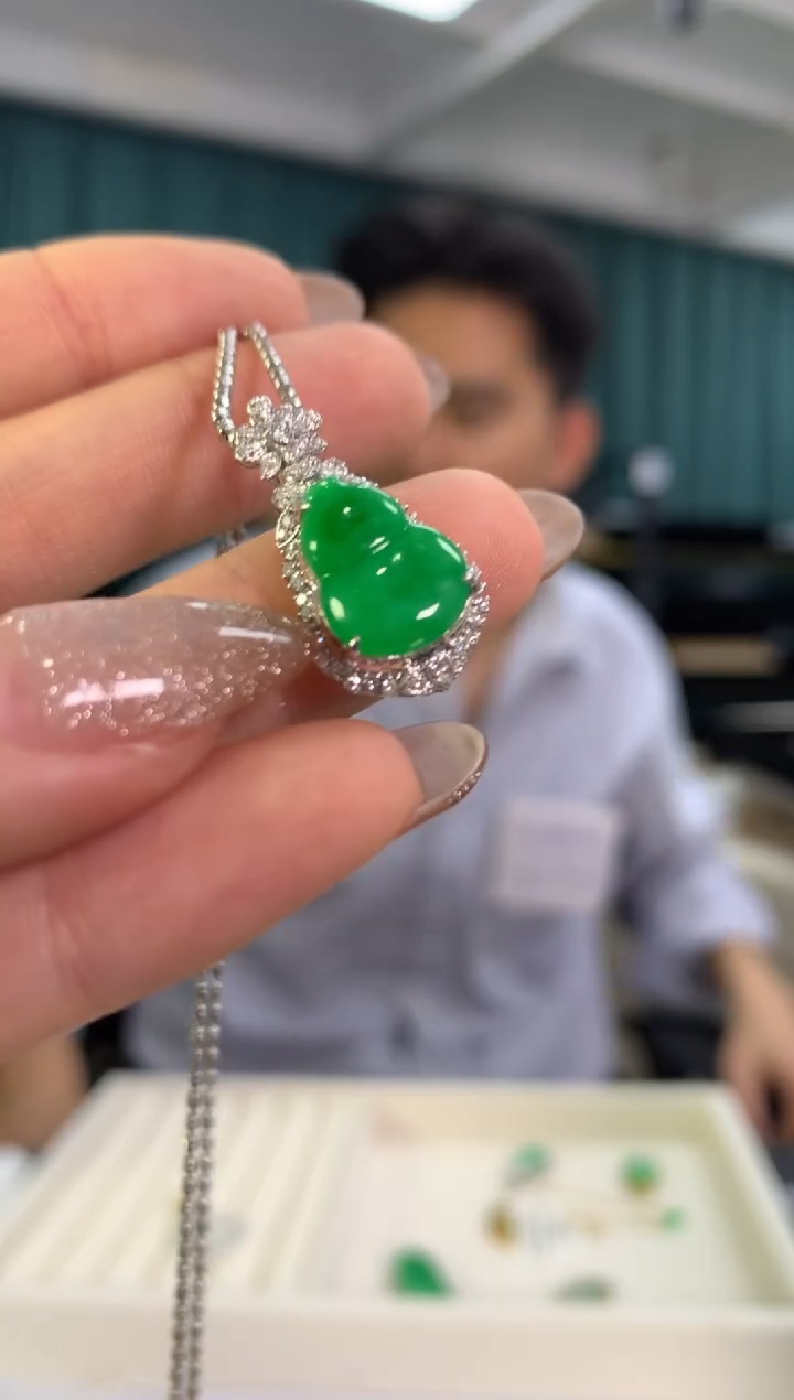 吊坠(不含链)18K金镶嵌翡翠葫芦
