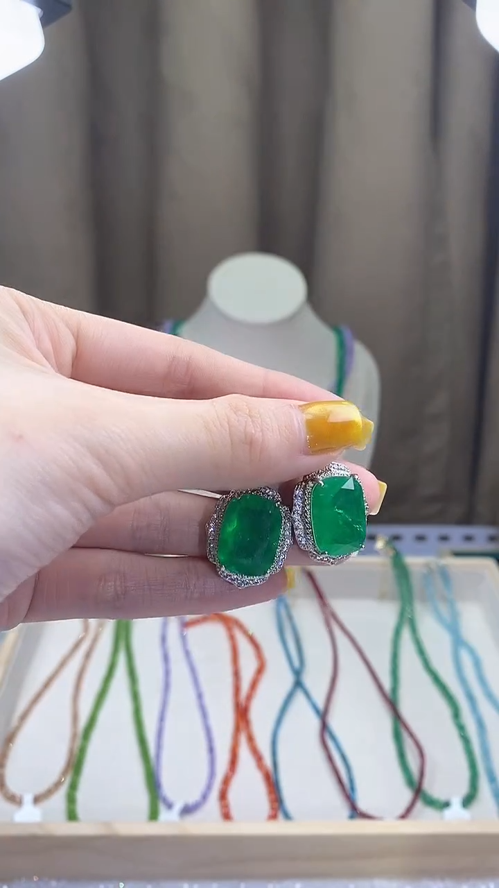 【闪购商品】祖母绿耳饰铂Pt950镶嵌诗宁甄选珠宝SYZBA06