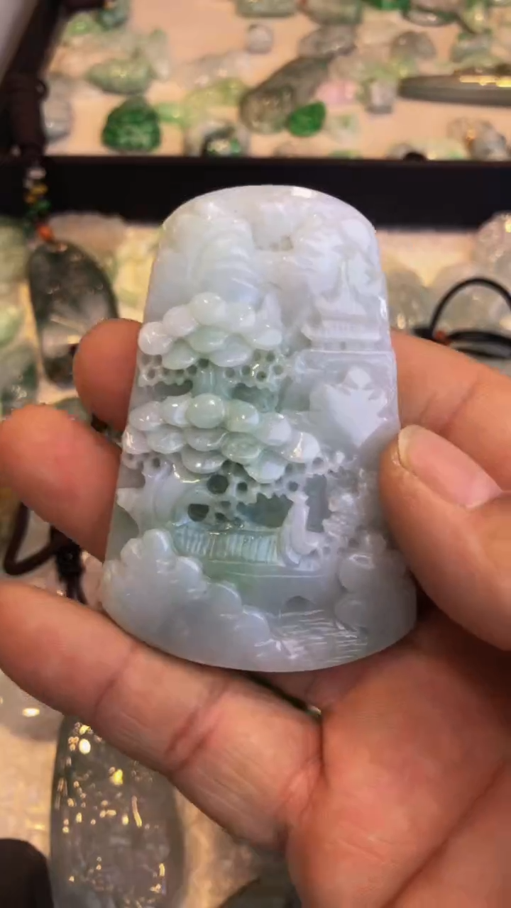 【闪购商品】翡翠吊坠(不含链)未镶嵌山水牌