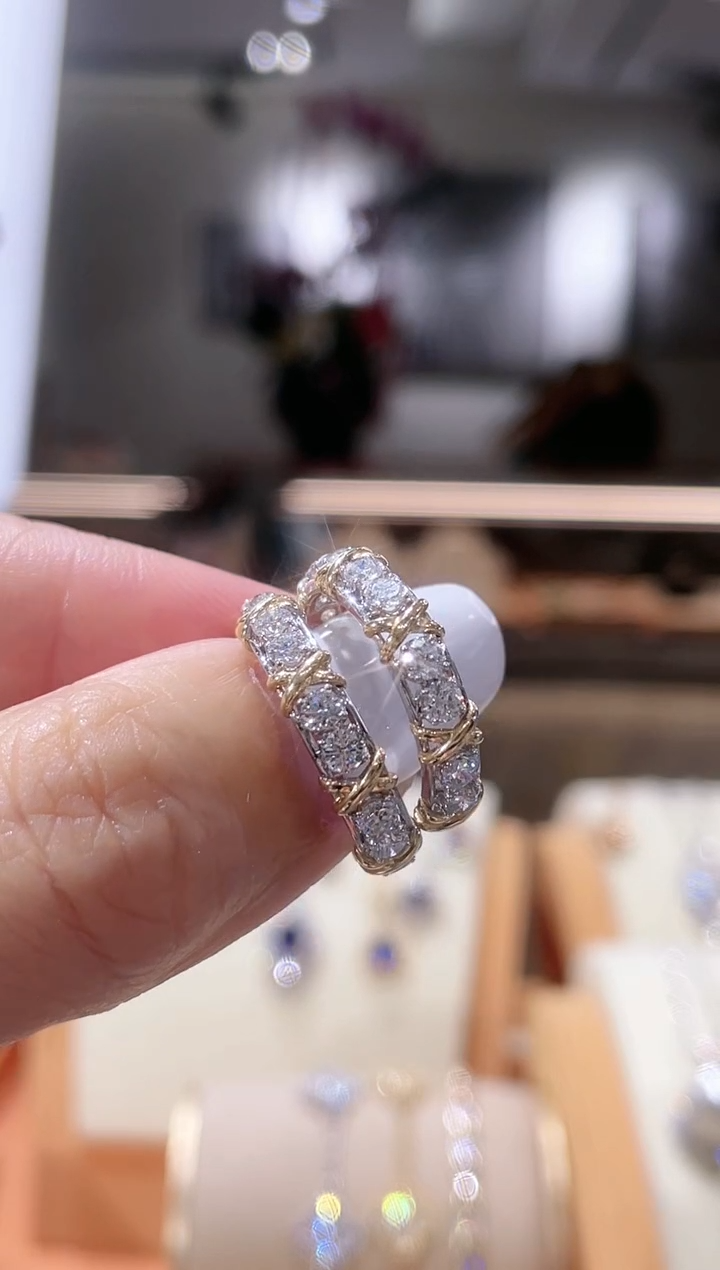 【闪购商品】实验室培育钻石耳饰18K金镶嵌耳环