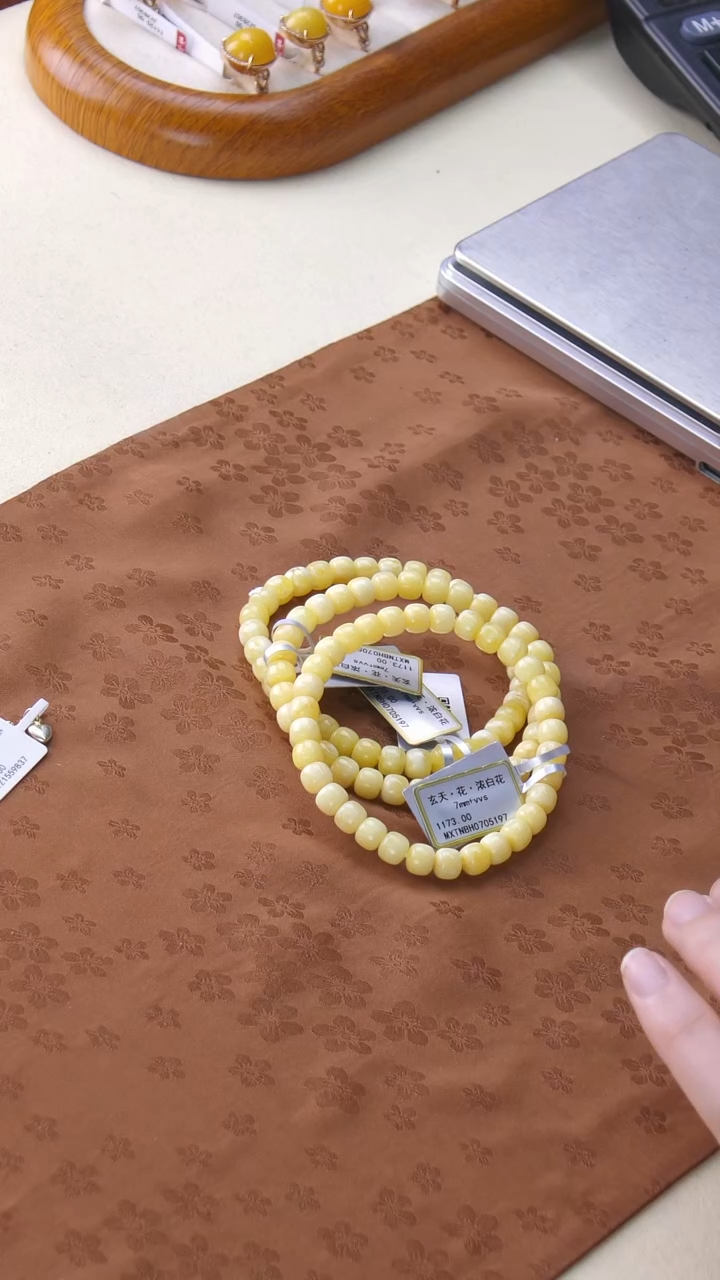 未镶嵌颈饰琥珀闪12（玄天浓白花7mm左右多样性发其一）