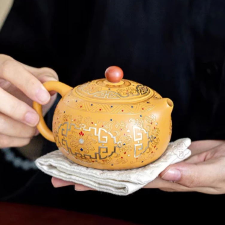 黄金段凤鸣西施壶