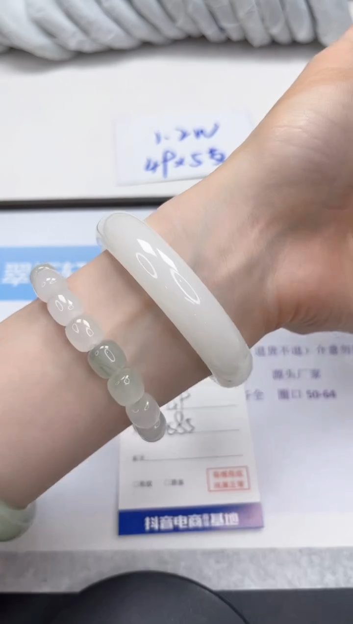 未镶嵌手镯石英质玉152-58.5