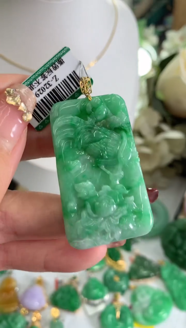 【闪购商品】翡翠吊坠(不含链)18K金镶嵌挂件