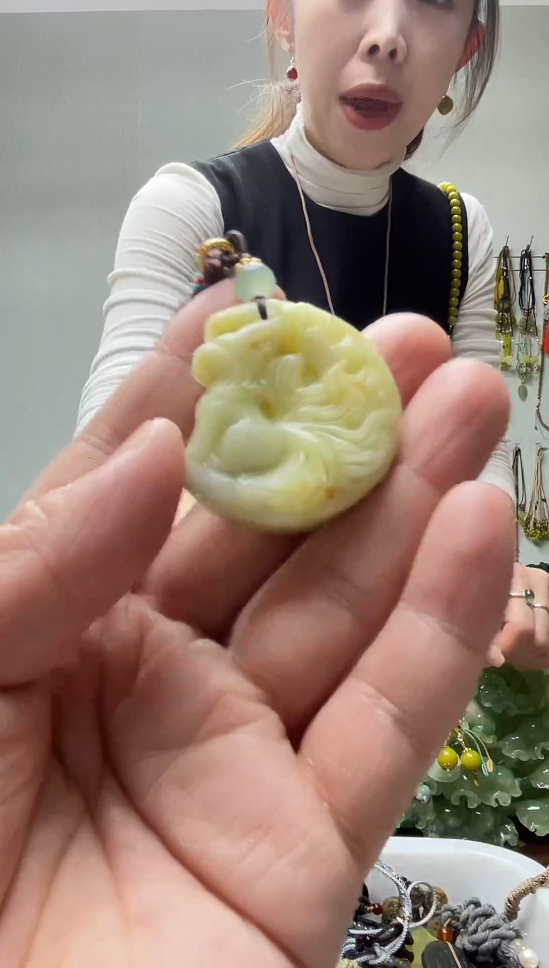 未镶嵌岫玉颈饰·