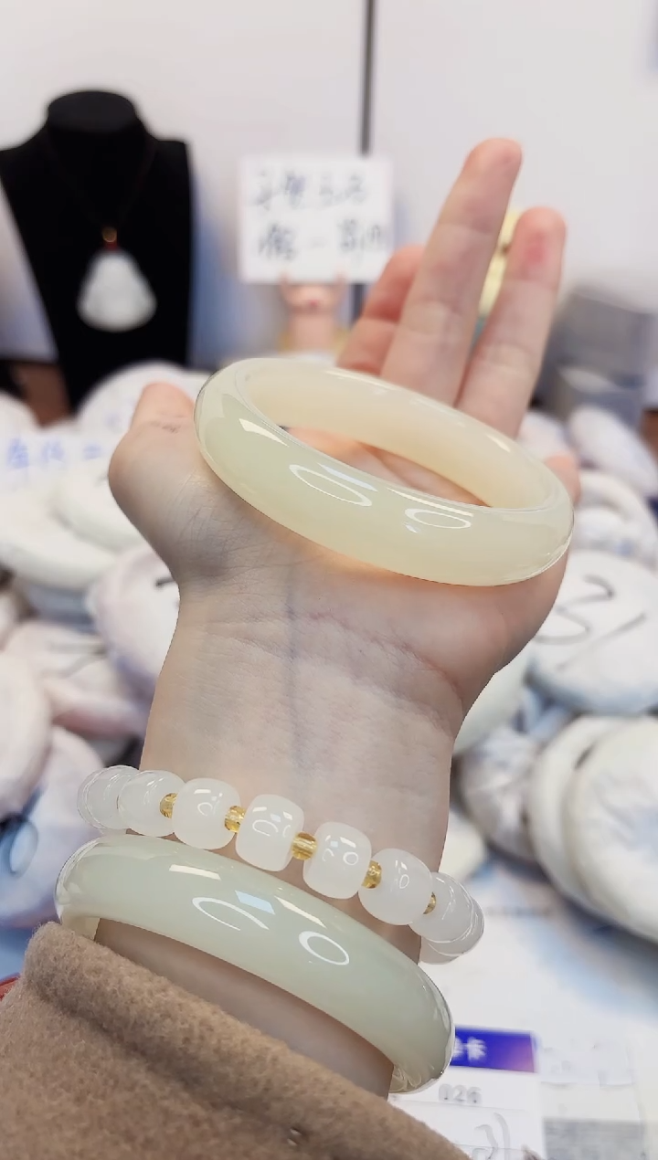 【闪购商品】石英质玉手镯未镶嵌26