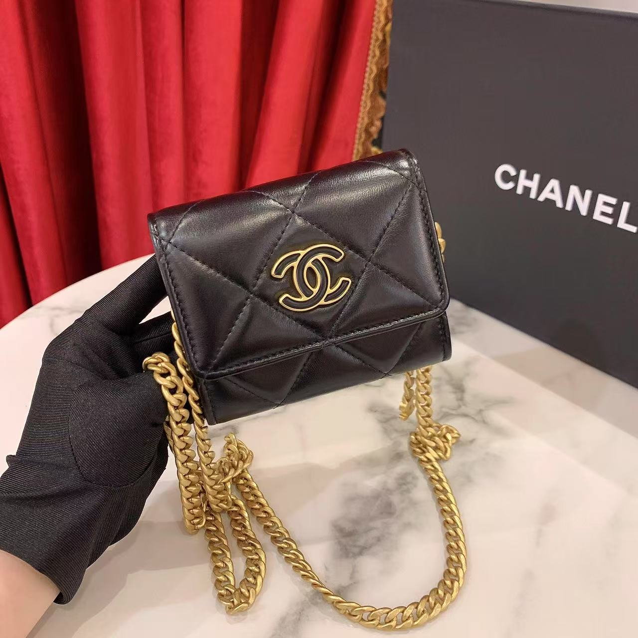 95新 Chanel/香奈儿 香奈儿22p珐琅扣小废包黑金羊皮81971564