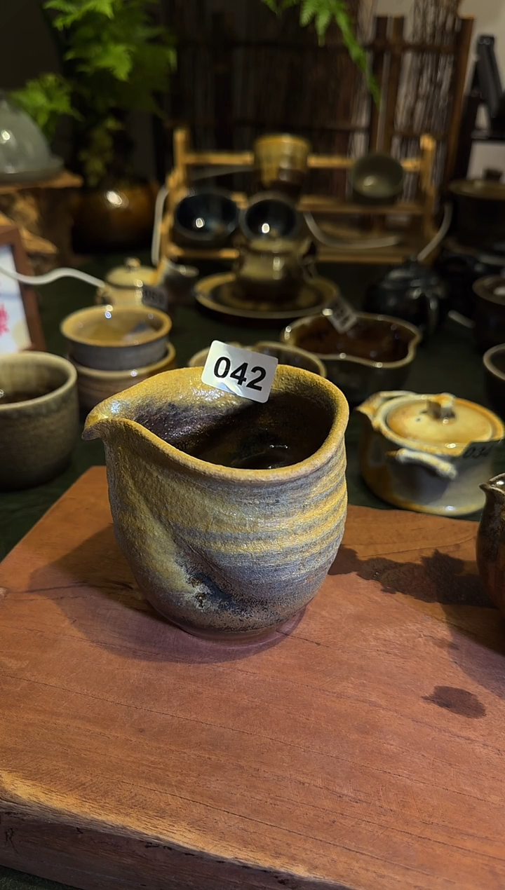 云南建水紫陶，古法柴烧