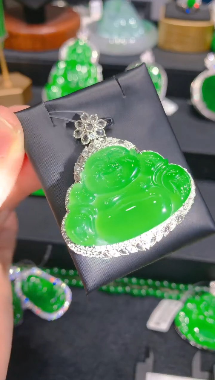 【闪购商品】翡翠颈饰18K金镶嵌68一季