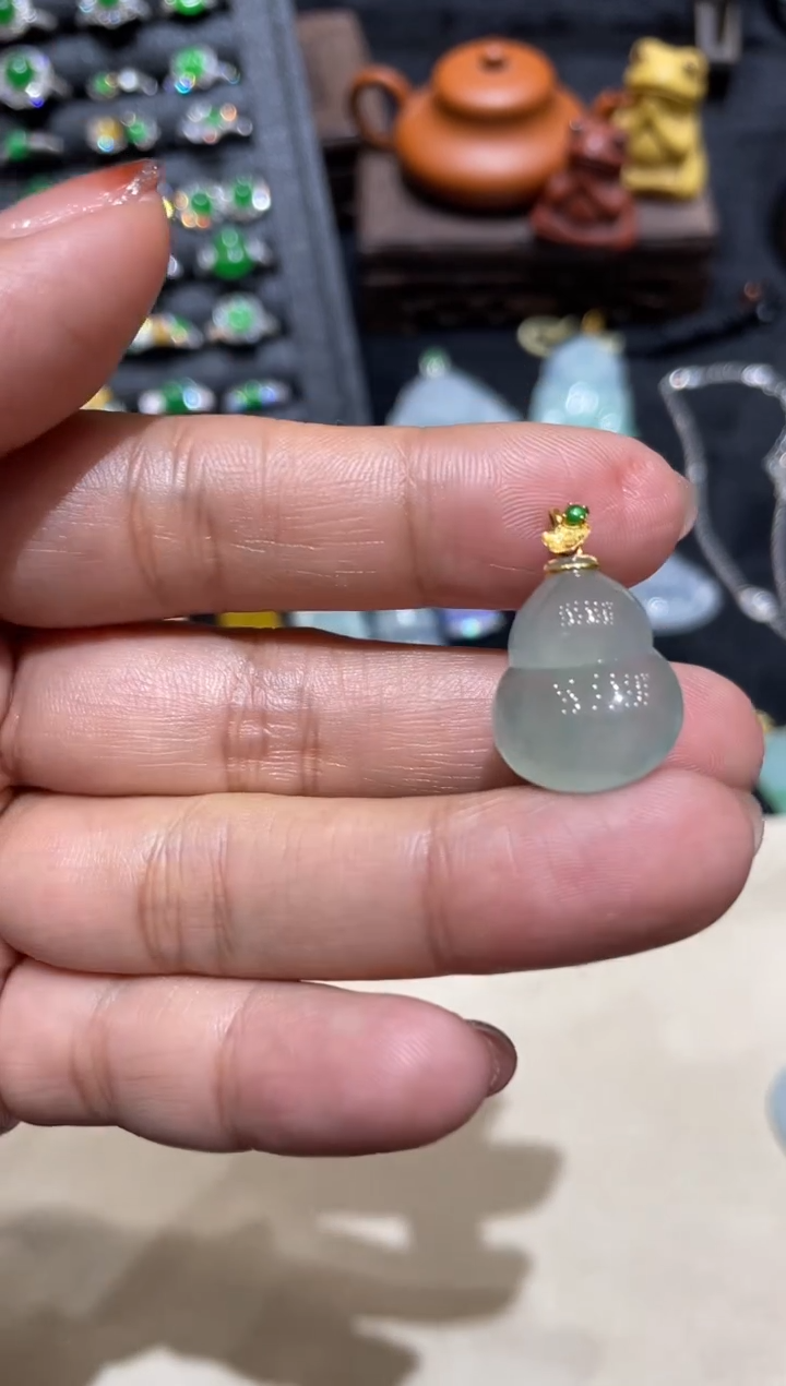 【闪购商品】翡翠吊坠(不含链)18K金镶嵌葫芦48小时鉴赏期