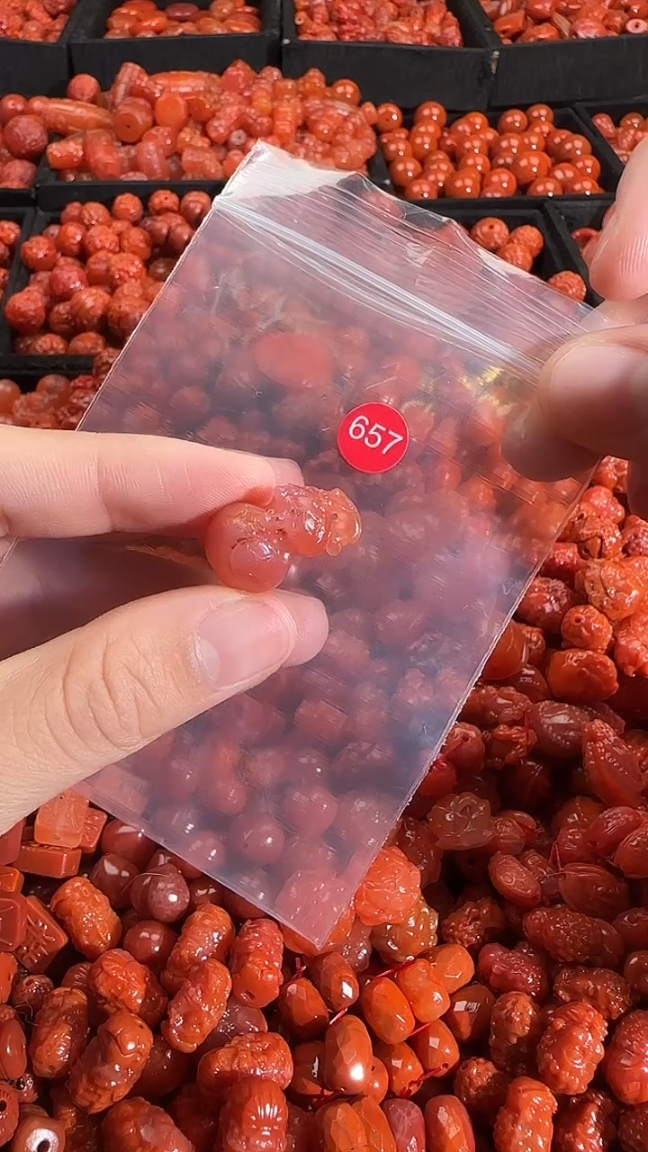 颈饰未镶嵌南红玛瑙1