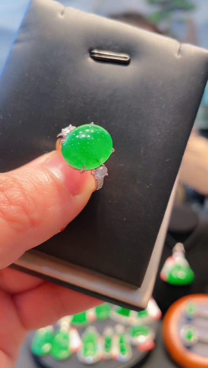 【闪购商品】翡翠颈饰18K金镶嵌A10戒指