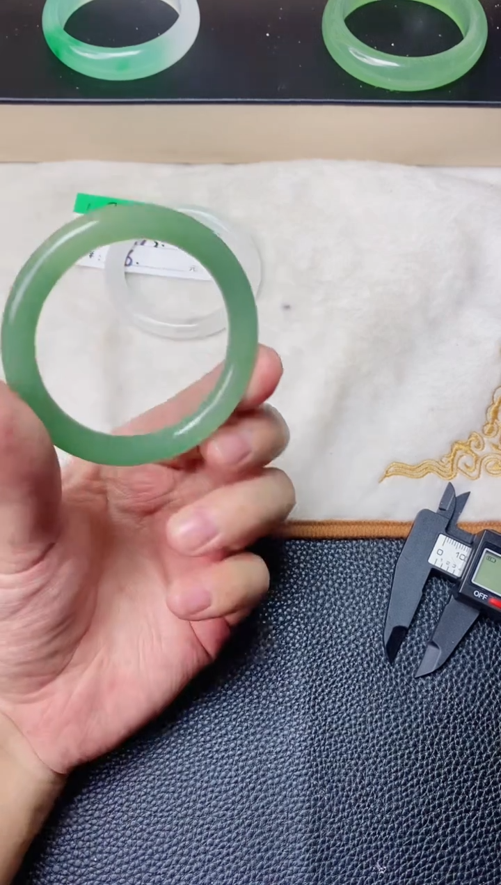 石英质玉（天山翠）手镯未镶嵌109  5455