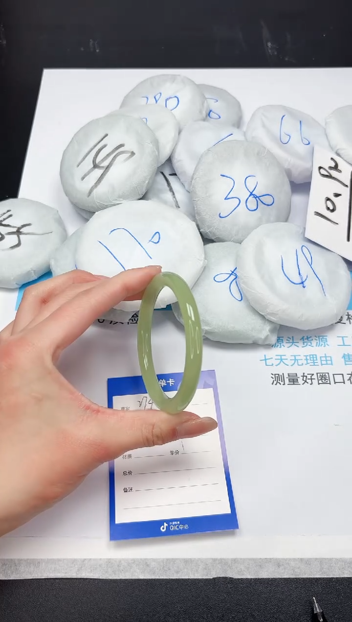 【闪购商品】石英质玉手镯未镶嵌A274-58.3