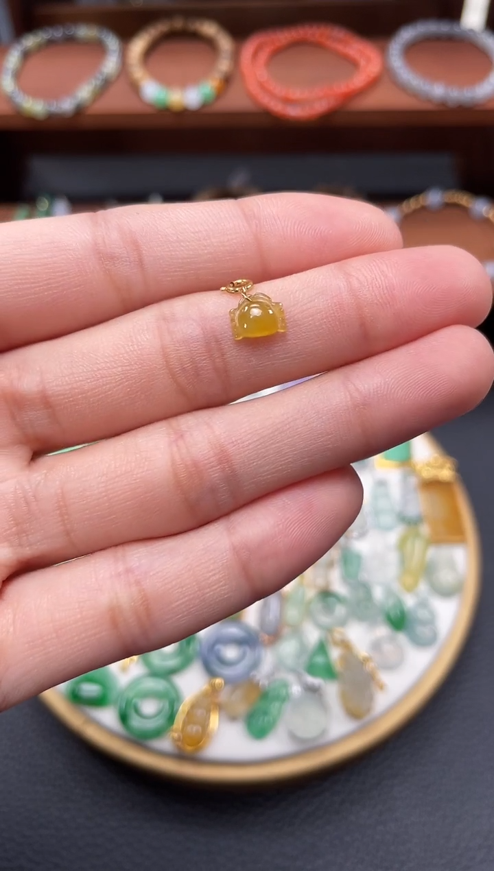 【闪购商品】翡翠吊坠(不含链)18K金镶嵌一个   JK709