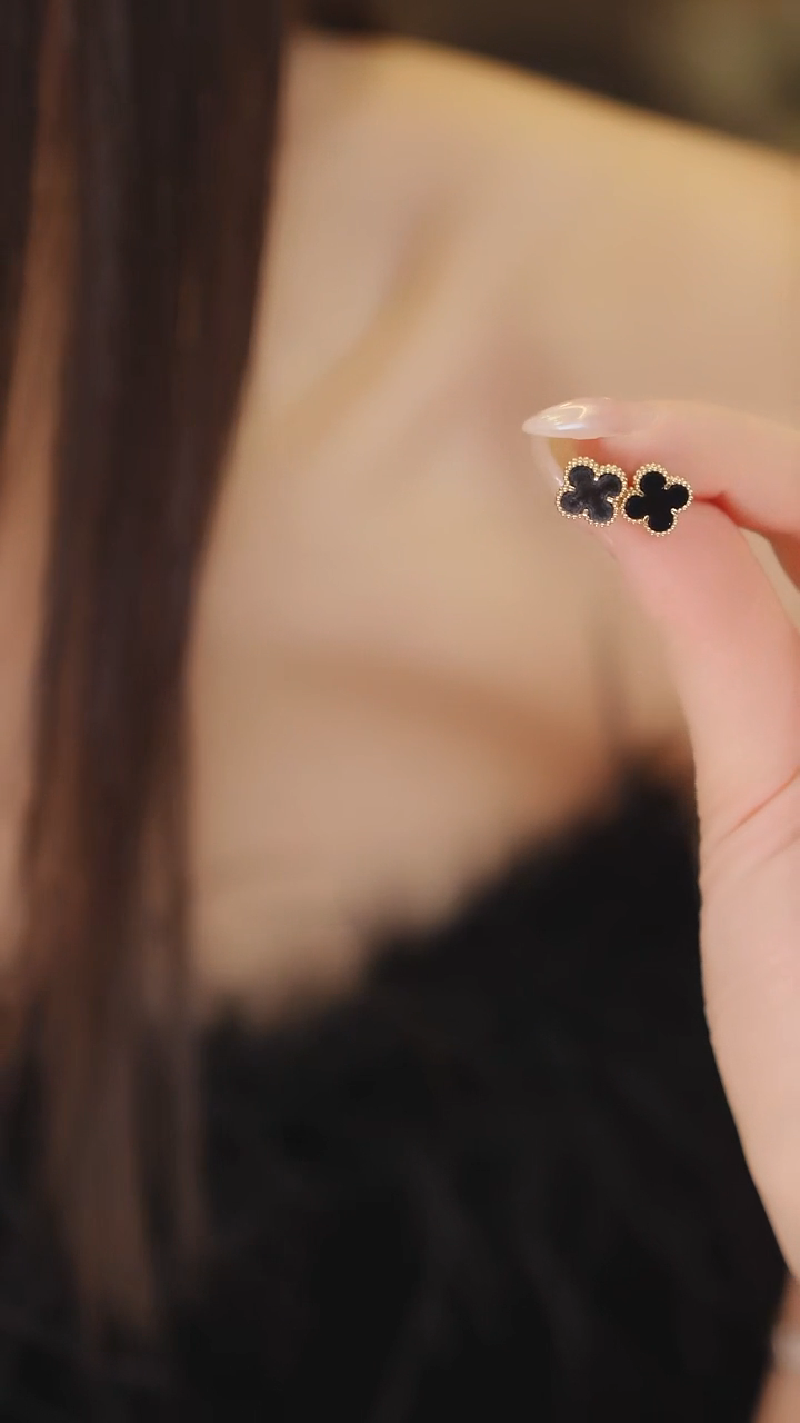 18K金镶嵌耳饰玛瑙/玉髓小草