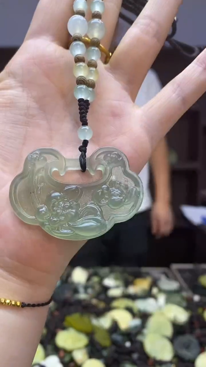 未镶嵌岫玉挂件 