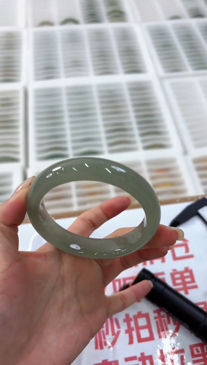 未镶嵌手镯石英质玉128-60D
