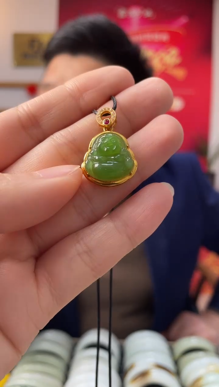【闪购商品】和田玉颈饰18K金镶嵌碧玉佛公吊坠随机发一件