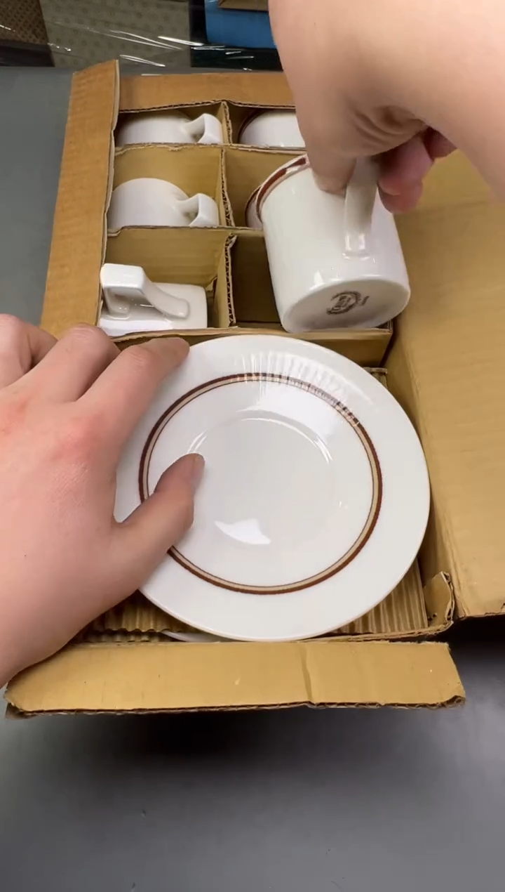 瓷片m****o965中古产品，默认微瑕，谨慎参拍