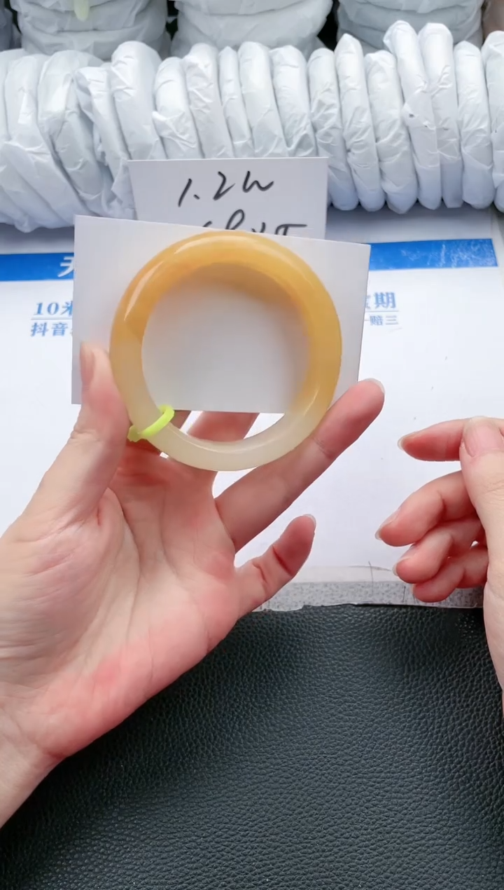 【闪购商品】石英质玉手镯未镶嵌L611