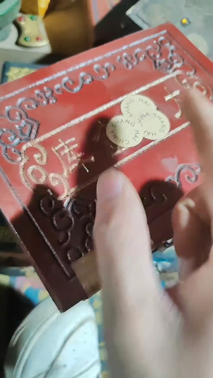 木闷包深红色雕刻小盒子