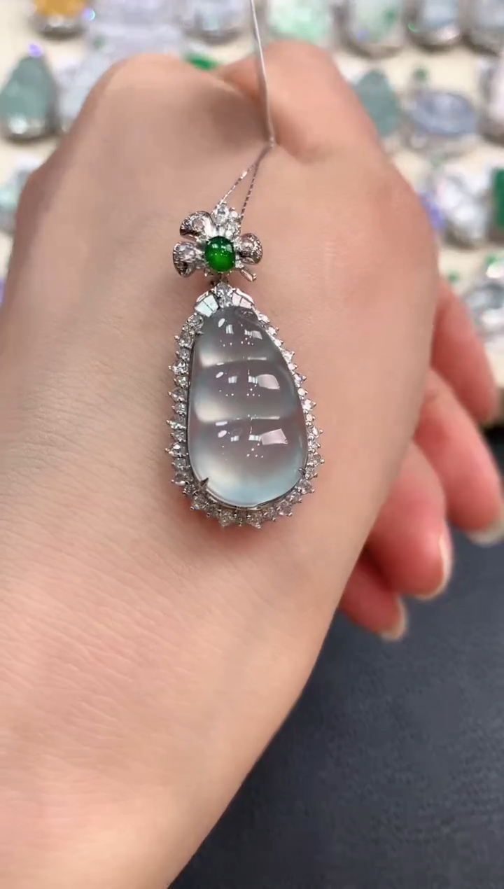 【闪购商品】翡翠吊坠(不含链)18K金镶嵌n65       