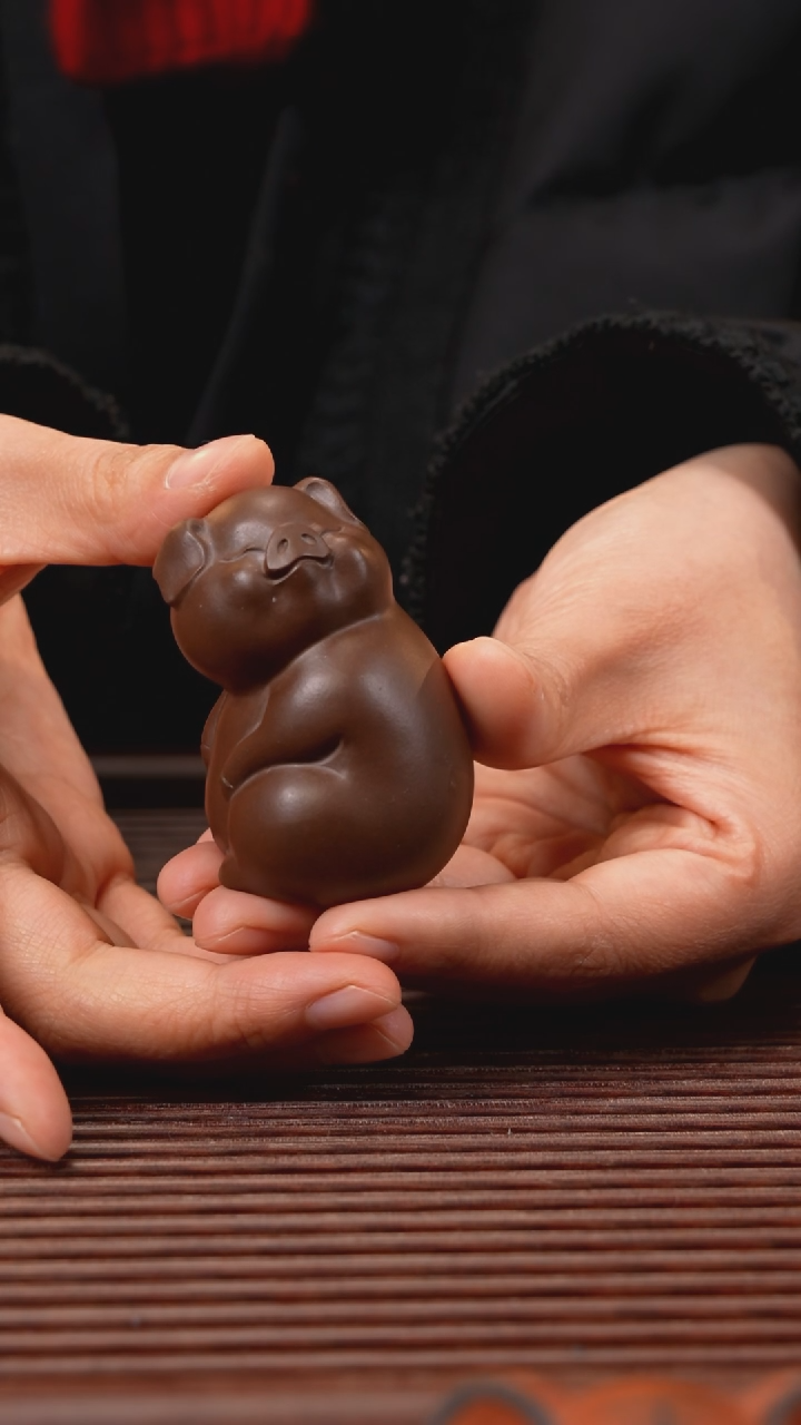 【闪购商品】紫砂茶宠回头小猪