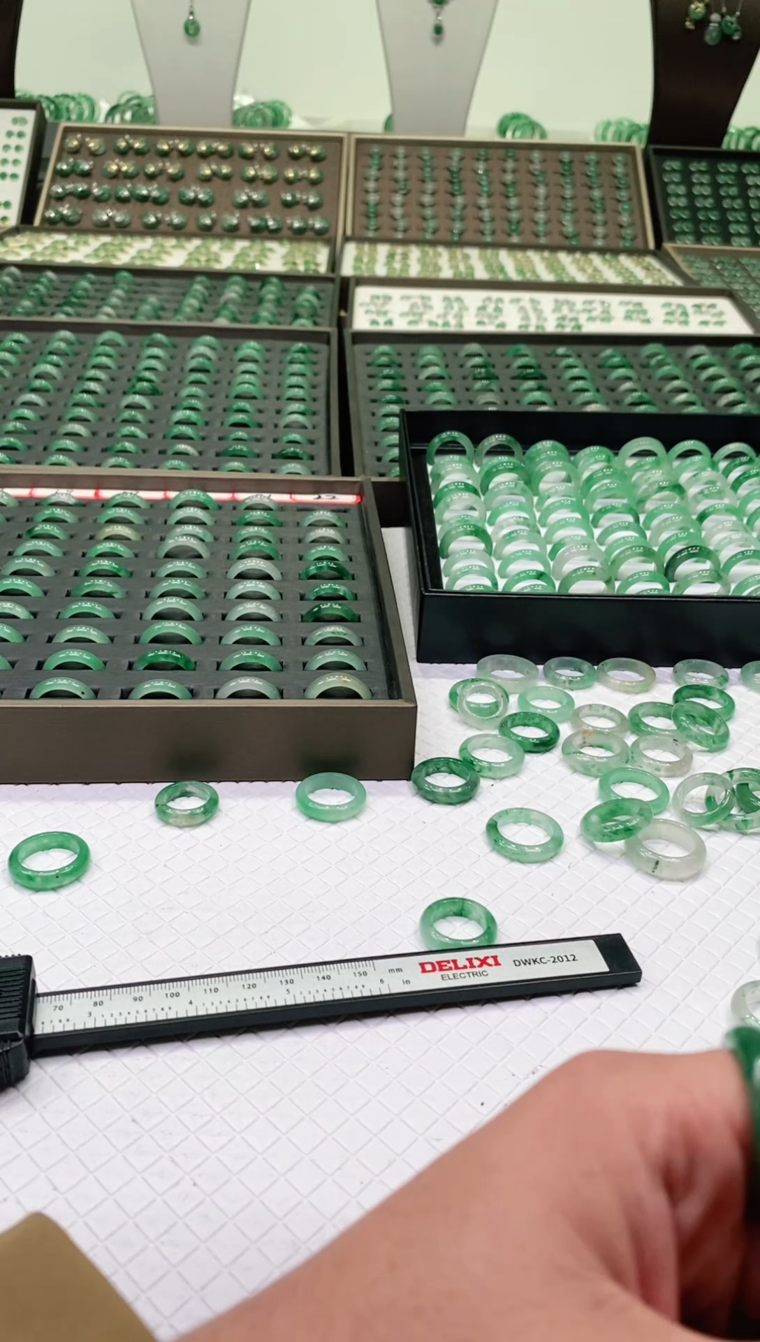 未镶嵌石英质玉（非洲翠）戒圈竹*丶戒圈