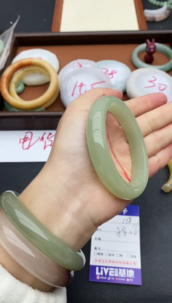 未镶嵌手镯石英质玉178+58.6