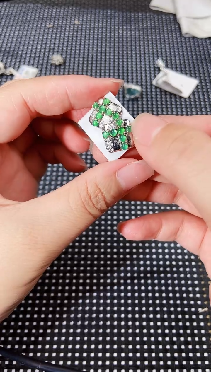 翡翠未镶嵌耳饰1111111111