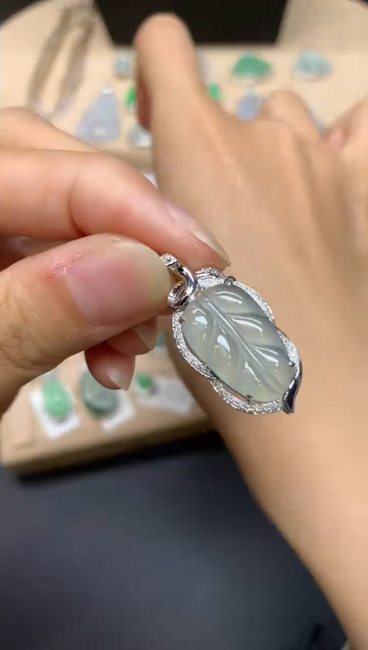 翡翠18K金镶嵌吊坠(不含链)叶子【无服务费】