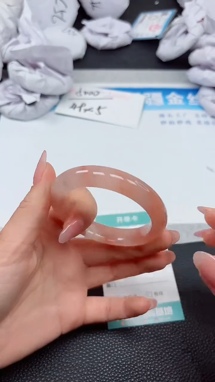 【闪购商品】石英质玉手镯未镶嵌A723